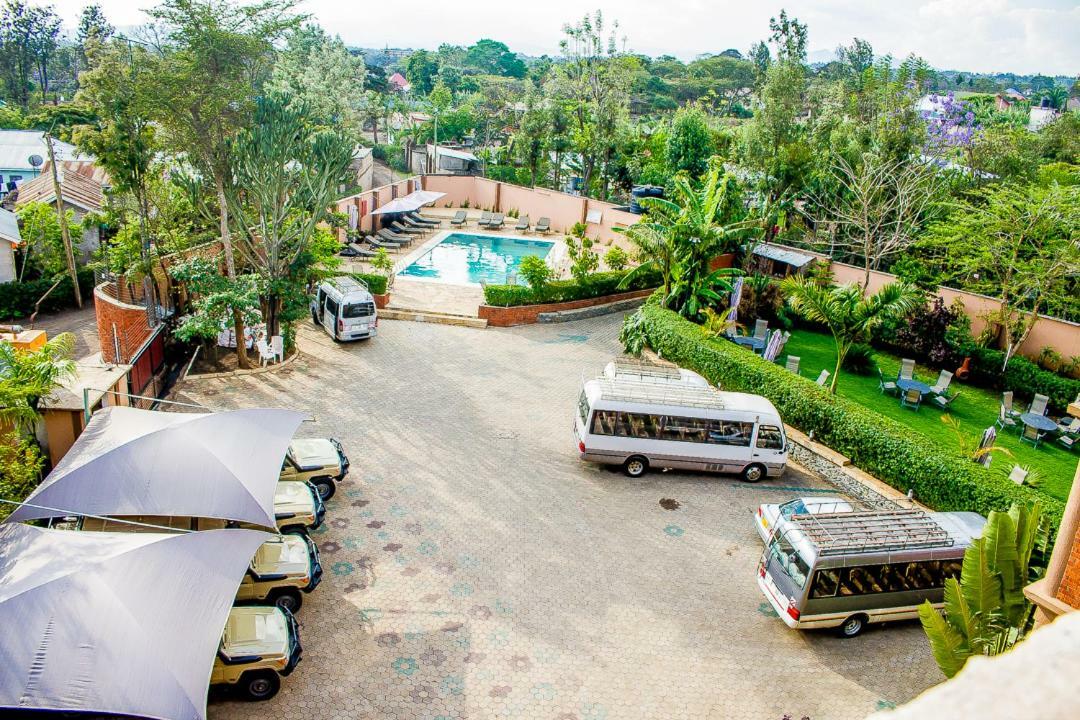 Summit Lodge Marombosa Esterno foto